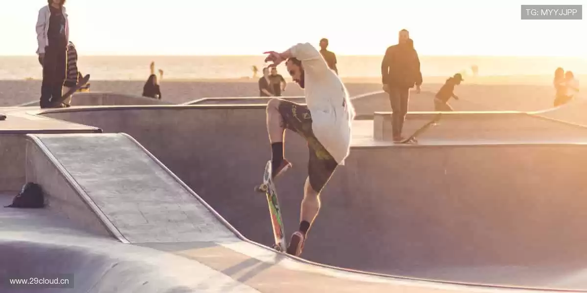 「球星同款、限量周边，做朋友圈最靓的体育潮人！👕点击抢购，手慢无！」